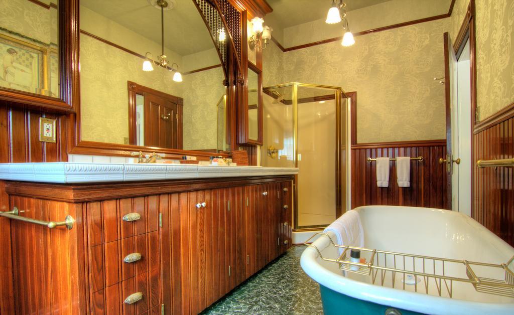 Gingerbread Mansion Bed & Breakfast Ferndale Rom bilde