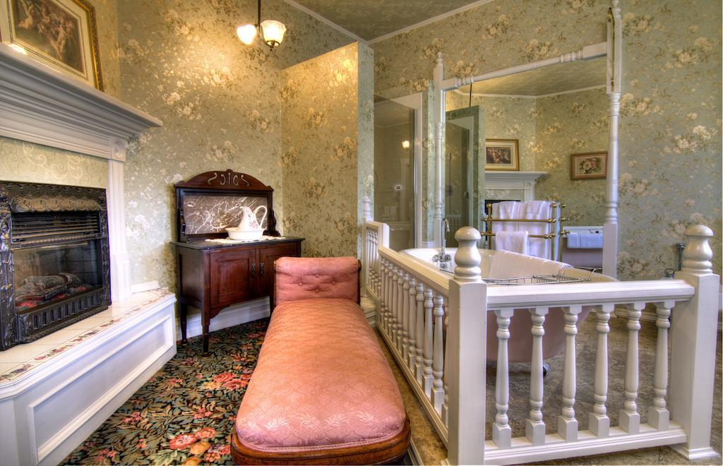 Gingerbread Mansion Bed & Breakfast Ferndale Rom bilde